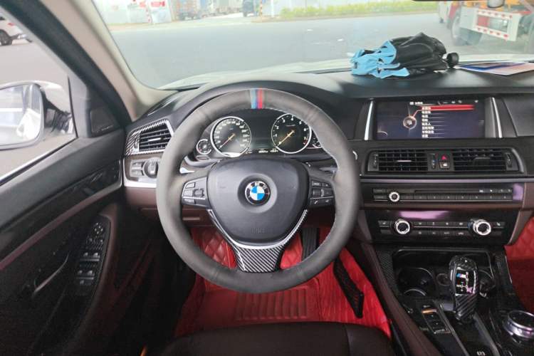 Used BMW 5 Series 2017 525Li Luxury Design Package Steering Wheel