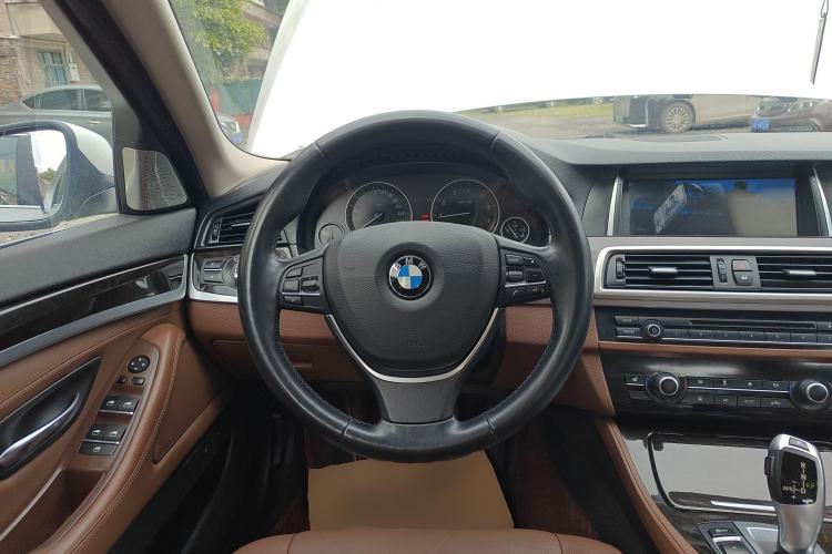Used BMW 5 Series 2017 525Li Leading Model Steering Wheel
