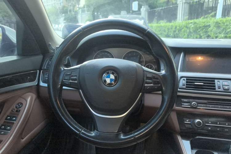 Used BMW 5 Series 2017 525Li Leading Model Steering Wheel