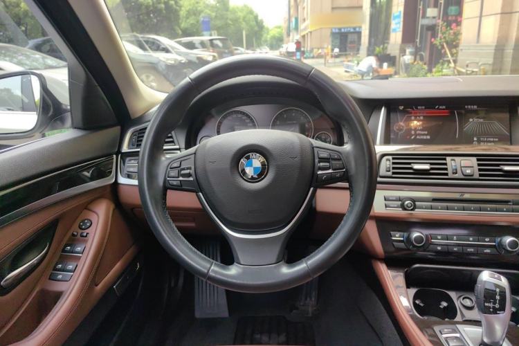 Used BMW 5 Series 2017 525Li Leading Model Steering Wheel