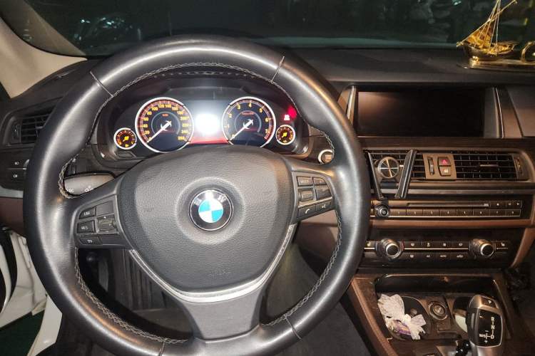 Used BMW 5 Series 2017 525Li Luxury Design Package Steering Wheel
