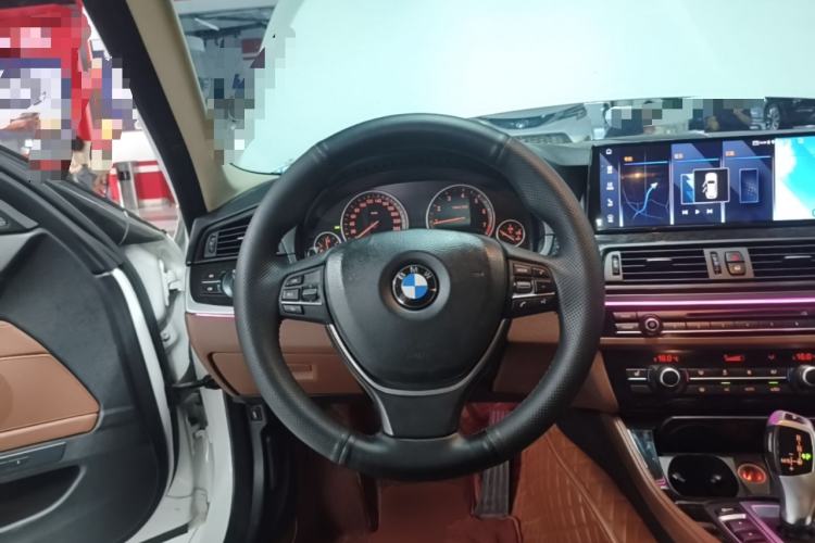 Used BMW 5 Series 2017 525Li Leading Model Steering Wheel