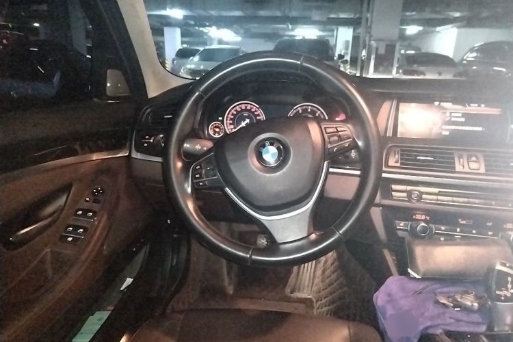 Used BMW 5 Series 2017 525Li Luxury Design Package Steering Wheel