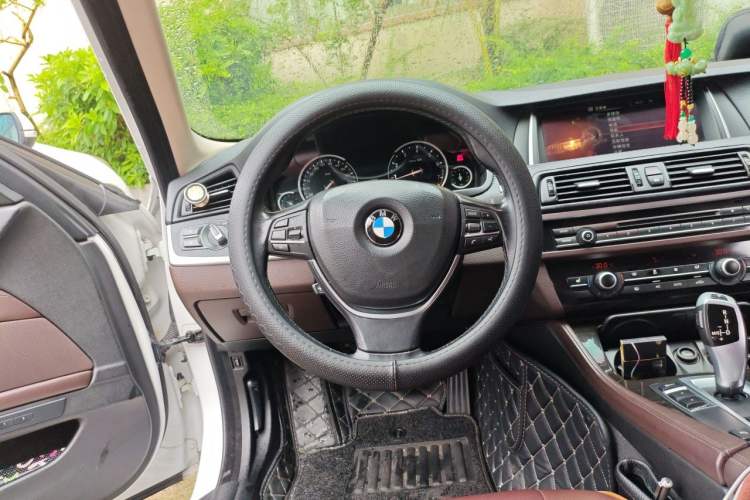 Used BMW 5 Series 2017 525Li Luxury Design Package Steering Wheel