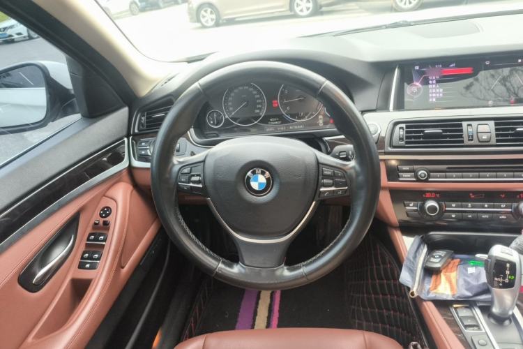 Used BMW 5 Series 2017 525Li Leading Model Steering Wheel