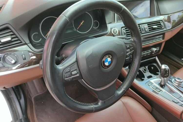 Used BMW 5 Series 2017 525Li Leading Model Steering Wheel