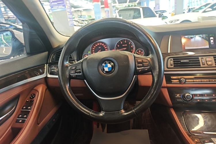 Used BMW 5 Series 2017 525Li Leading Model Steering Wheel