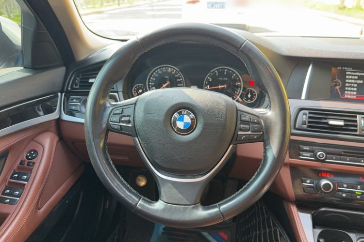 Used BMW 5 Series 2017 525Li Leading Model Steering Wheel