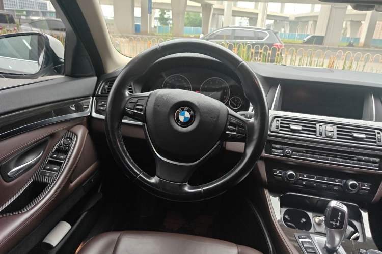 Used BMW 5 Series 2017 525Li Leading Model Steering Wheel