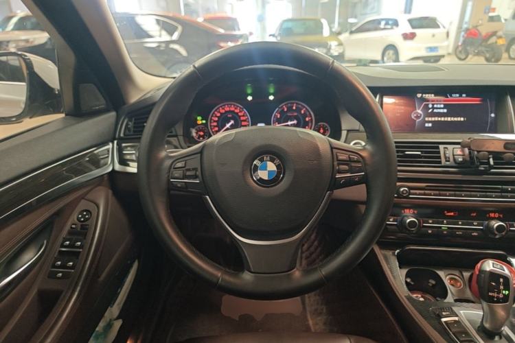 Used BMW 5 Series 2017 525Li Luxury Design Package Steering Wheel