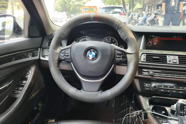 Used BMW 5 Series 2017 525Li Luxury Design Package Steering Wheel