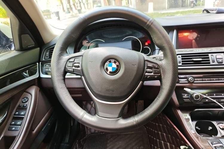 Used BMW 5 Series 2017 525Li Luxury Design Package Steering Wheel