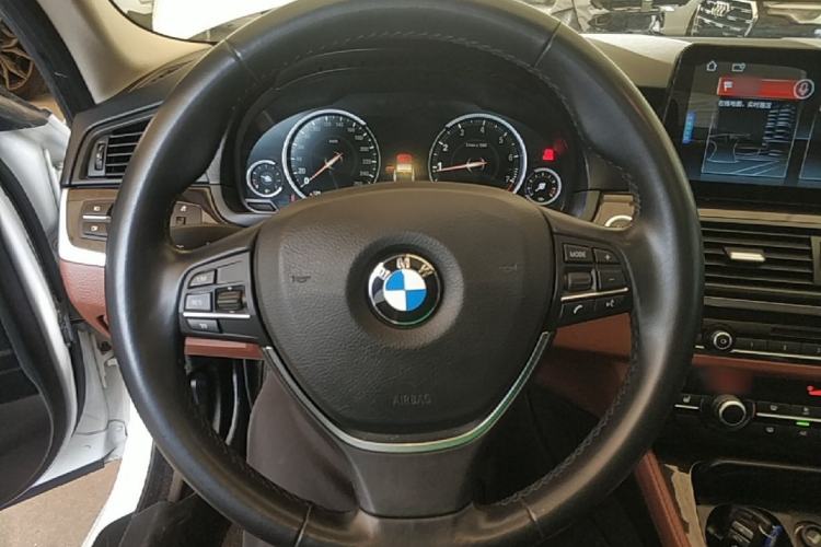 Used BMW 5 Series 2017 525Li Leading Model Steering Wheel