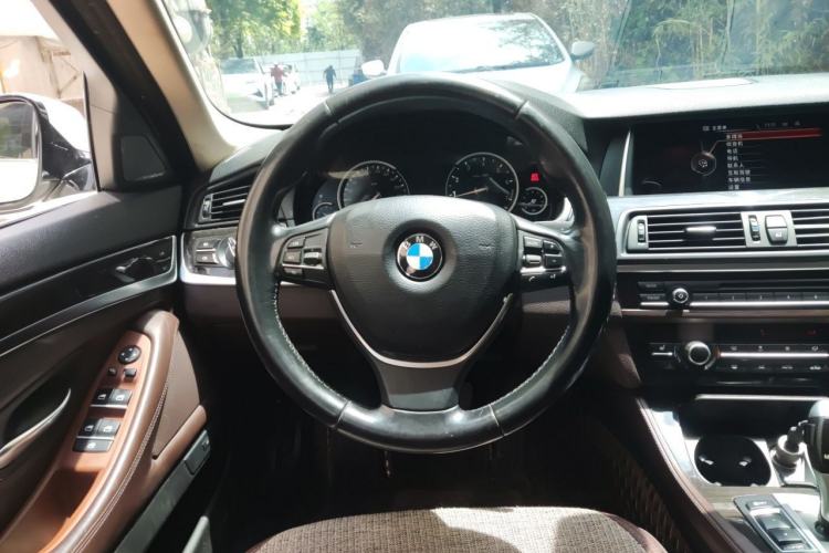 Used BMW 5 Series 2017 525Li Luxury Design Package Steering Wheel