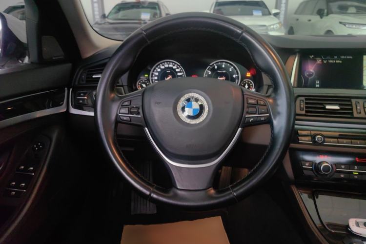 Used BMW 5 Series 2017 525Li Luxury Design Package Steering Wheel