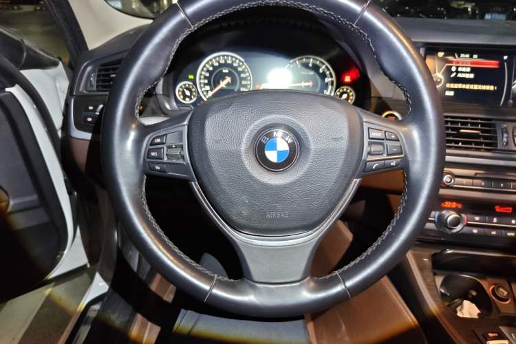 Used BMW 5 Series 2017 525Li Luxury Design Package Steering Wheel