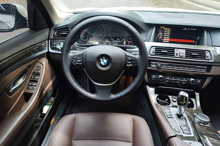 Used BMW 5 Series 2017 525Li Luxury Design Package Steering Wheel