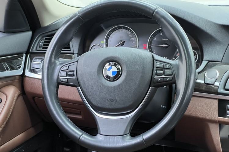 Used BMW 5 Series 2017 525Li Leading Model Steering Wheel