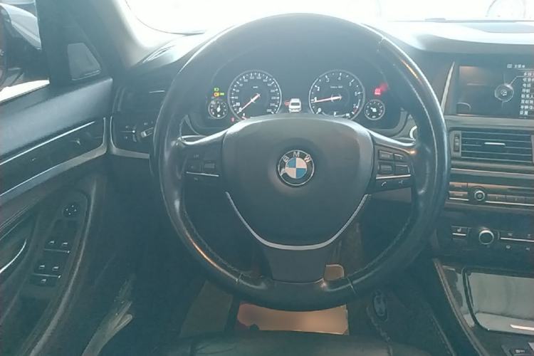 Used BMW 5 Series 2017 525Li Luxury Design Package Steering Wheel
