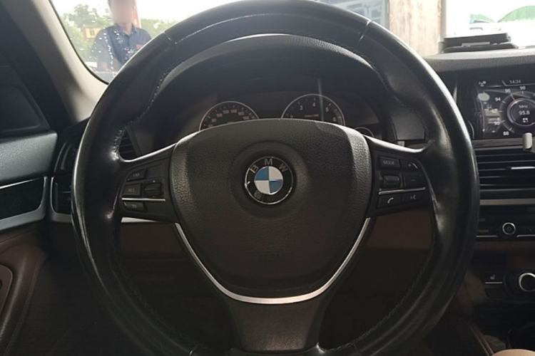 Used BMW 5 Series 2017 525Li Leading Model Steering Wheel