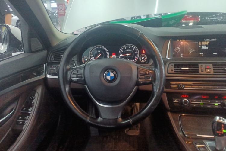 Used BMW 5 Series 2017 525Li Luxury Design Package Steering Wheel