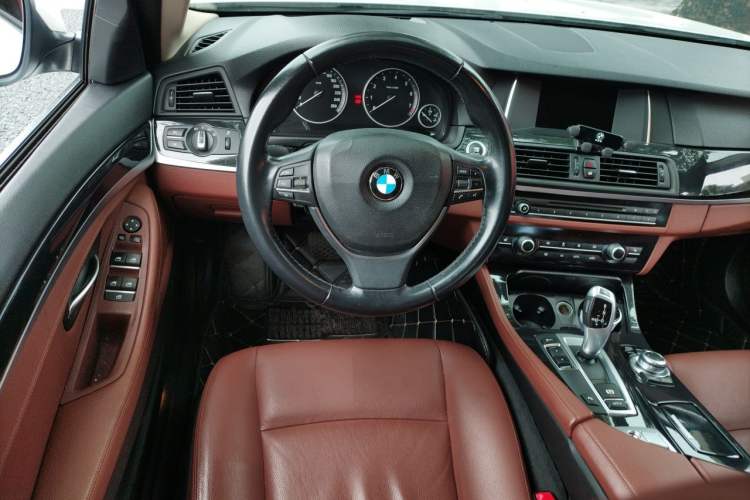 Used BMW 5 Series 2017 520Li Elegant Edition Steering Wheel