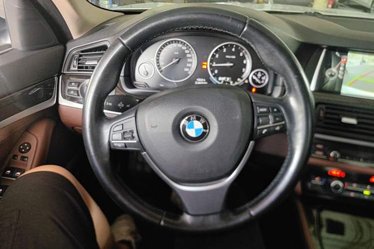 Used BMW 5 Series 2017 525Li Leading Model Steering Wheel