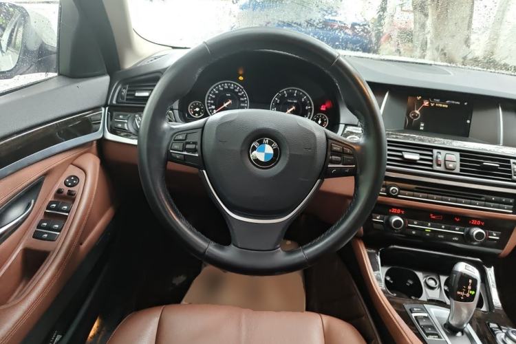 Used BMW 5 Series 2017 525Li Leading Model Steering Wheel