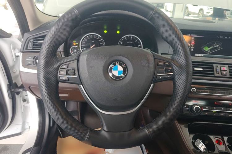 Used BMW 5 Series 2017 525Li Luxury Design Package Steering Wheel