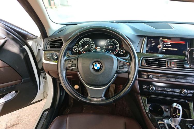 Used BMW 5 Series 2017 525Li Luxury Design Package Steering Wheel