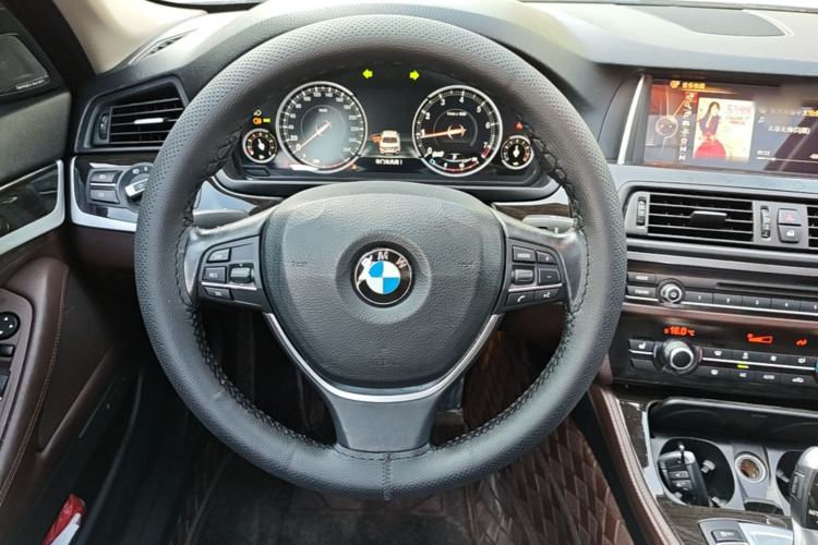 Used BMW 5 Series 2017 525Li Luxury Design Package Steering Wheel