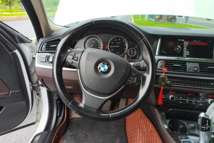Used BMW 5 Series 2017 525Li Luxury Design Package Steering Wheel