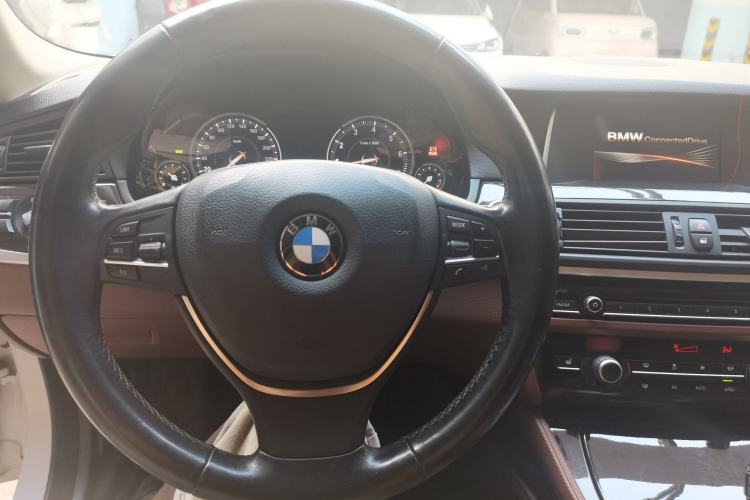 Used BMW 5 Series 2017 525Li Leading Model Steering Wheel