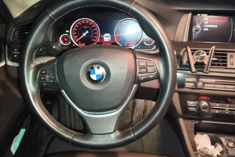 Used BMW 5 Series 2017 525Li Luxury Design Package Steering Wheel