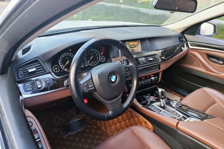 Used BMW 5 Series 2017 525Li Leading Model Steering Wheel