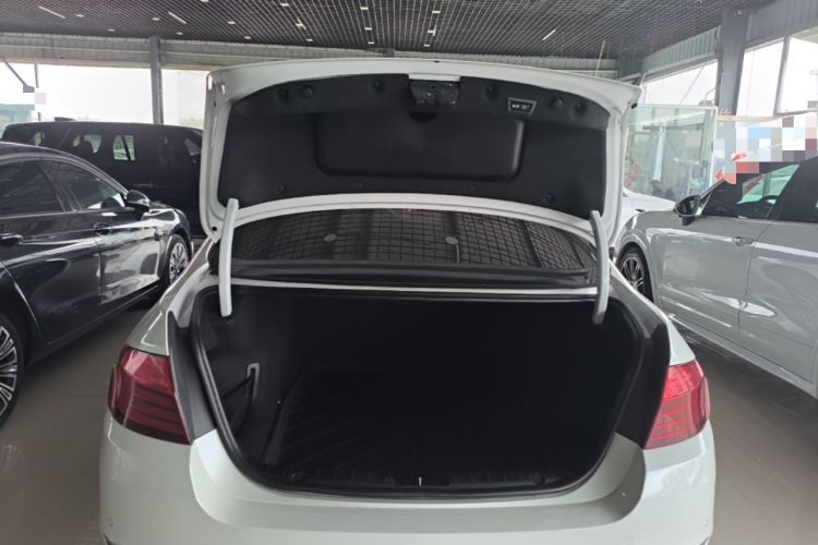 Used BMW 5 Series 2017 525Li Luxury Design Package Trunk