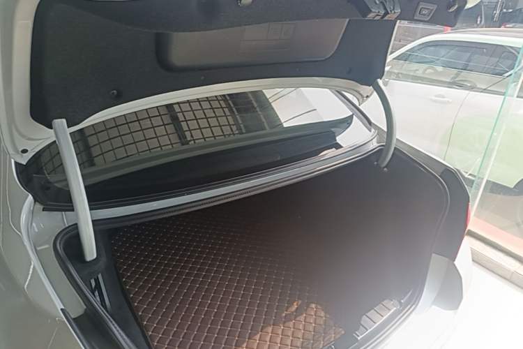 Used BMW 5 Series 2017 525Li Luxury Design Package Trunk