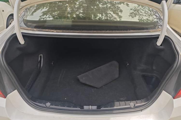 Used BMW 5 Series 2017 525Li Luxury Design Package Trunk