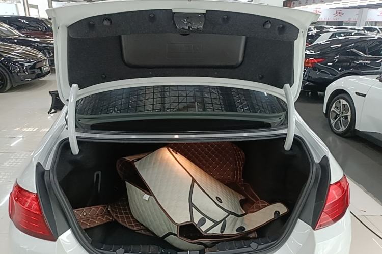 Used BMW 5 Series 2017 525Li Luxury Design Package Trunk