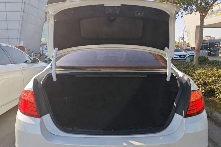 Used BMW 5 Series 2017 525Li Luxury Design Package Trunk