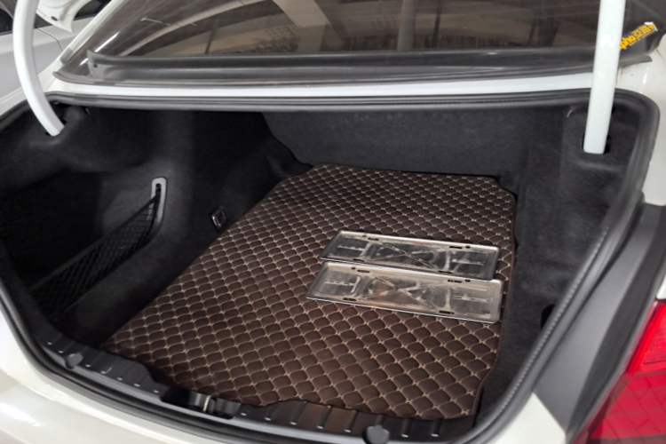 Used BMW 5 Series 2017 525Li Luxury Design Package Trunk