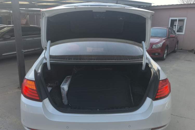 Used BMW 5 Series 2017 525Li Leading Model Trunk