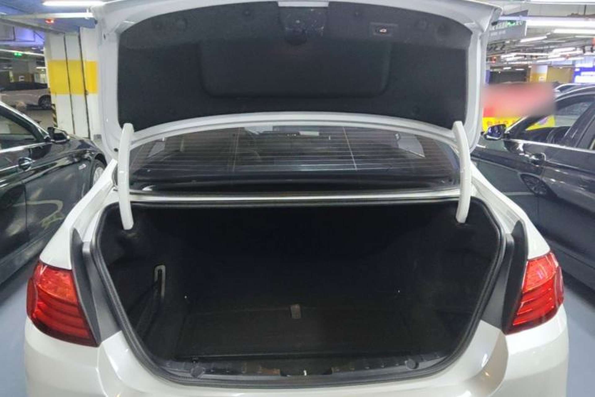 Used BMW 5 Series 2017 525Li Leading Model Trunk