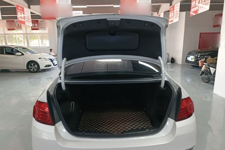 Used BMW 5 Series 2017 525Li Luxury Design Package Trunk