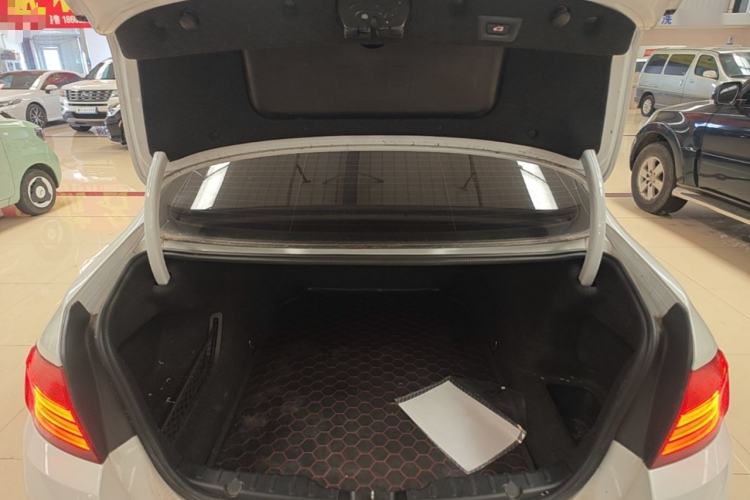Used BMW 5 Series 2017 525Li Luxury Design Package Trunk