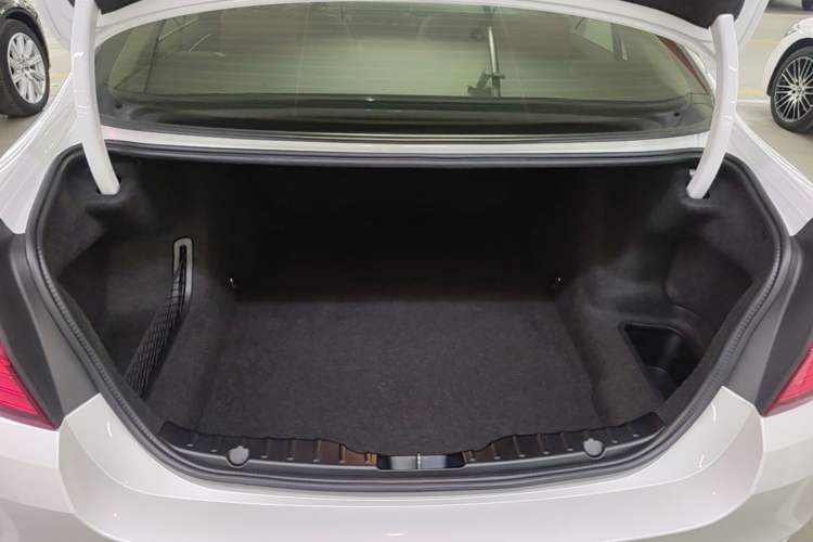 Used BMW 5 Series 2017 525Li Leading Model Trunk