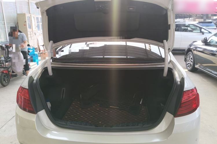 Used BMW 5 Series 2017 525Li Leading Model Trunk