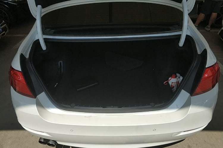 Used BMW 5 Series 2017 525Li Leading Model Trunk