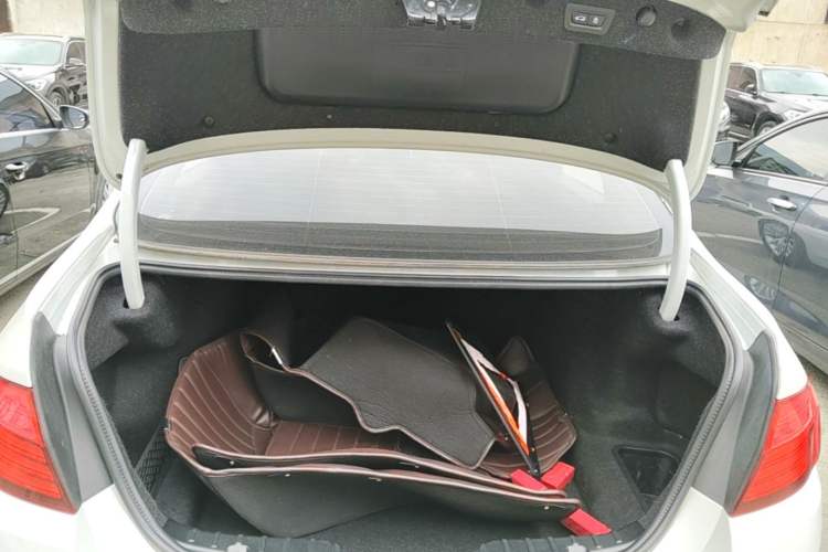 Used BMW 5 Series 2017 525Li Luxury Design Package Trunk
