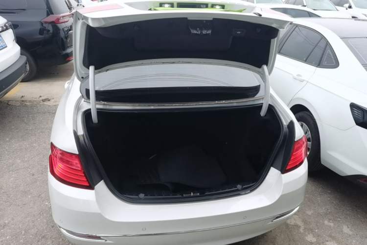 Used BMW 5 Series 2017 525Li Luxury Design Package Trunk